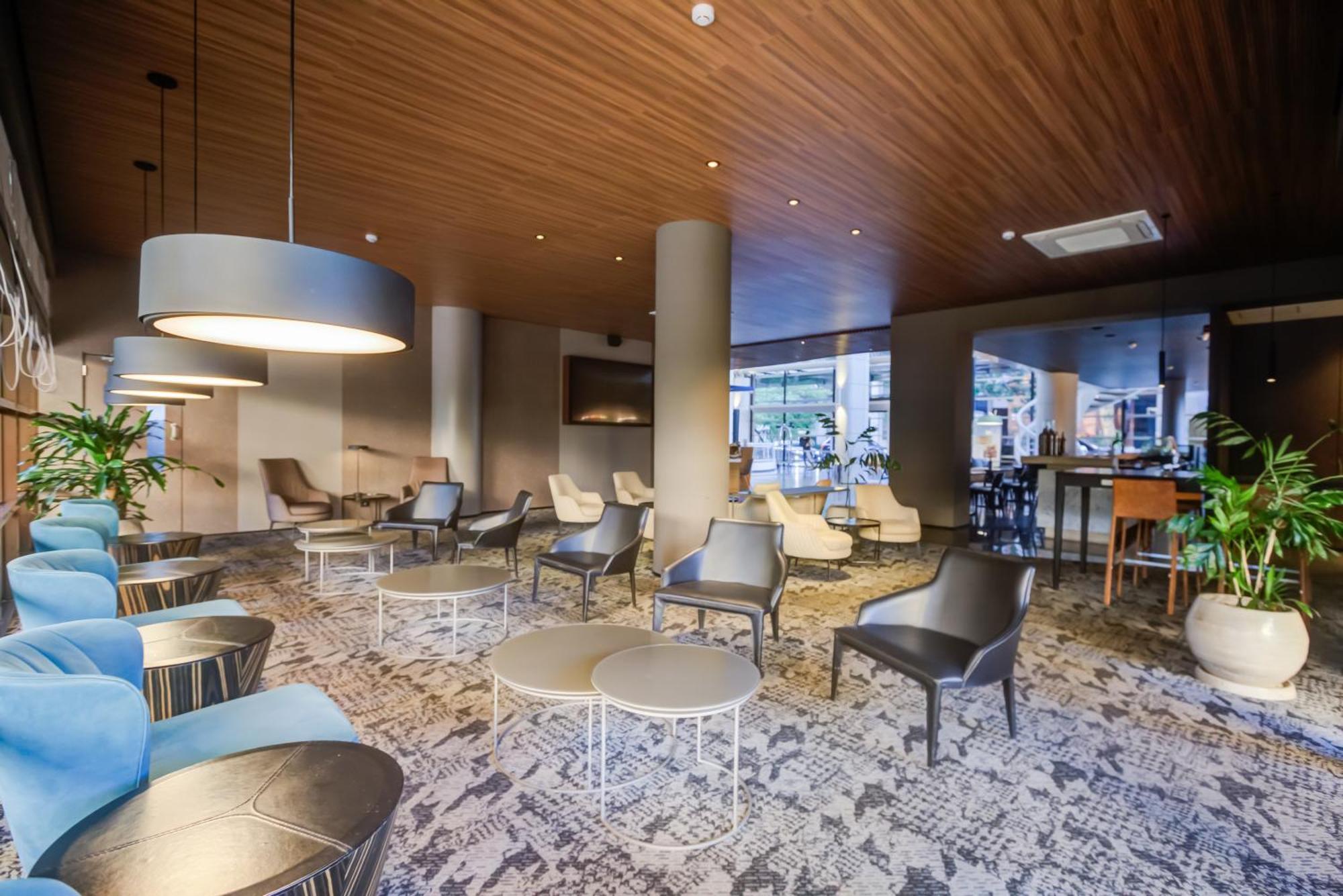 Radisson Sao Paulo Paulista Hotel Kültér fotó The lounge at the airport