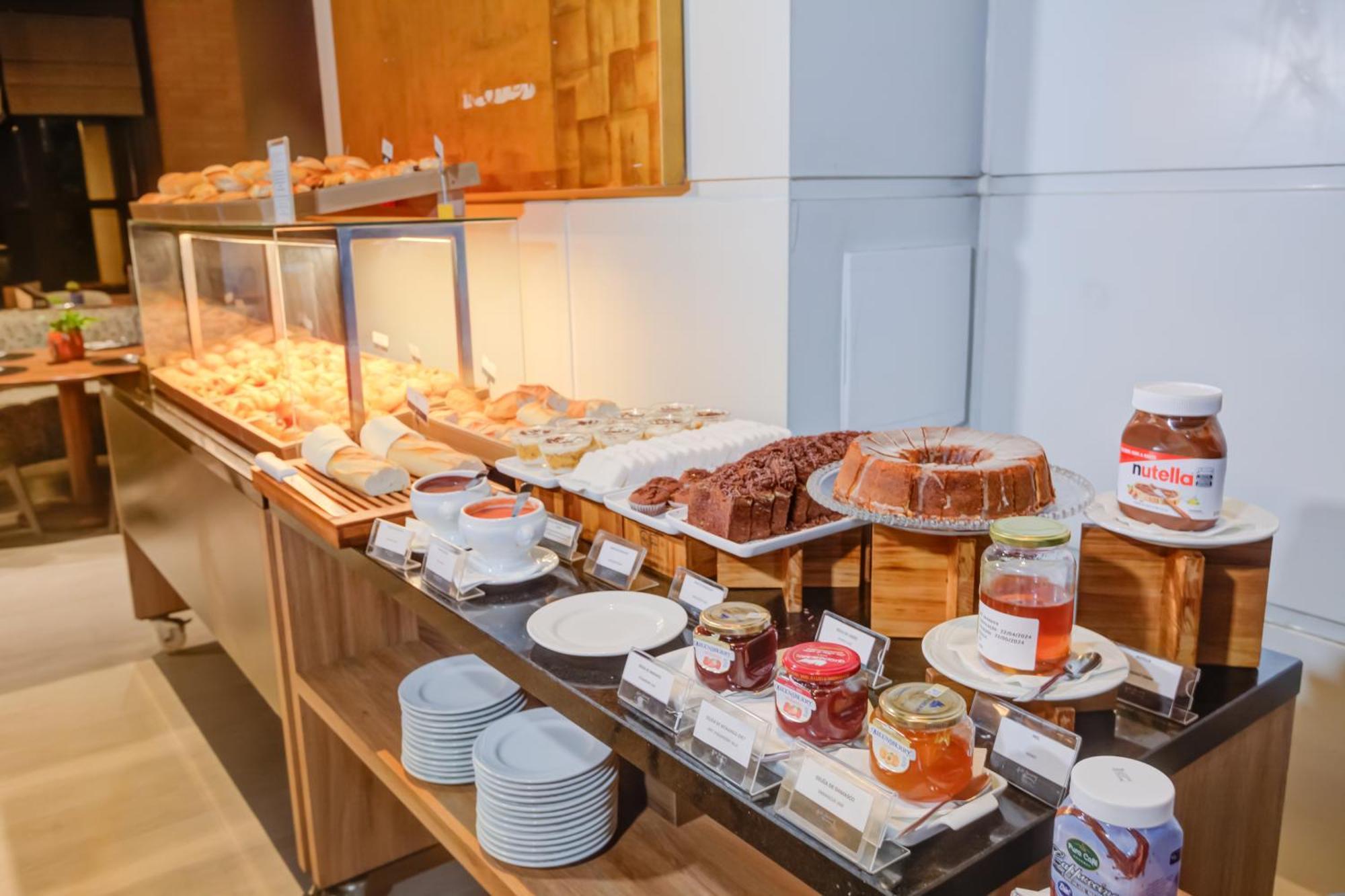 Radisson Sao Paulo Paulista Hotel Kültér fotó A buffet at a hotel