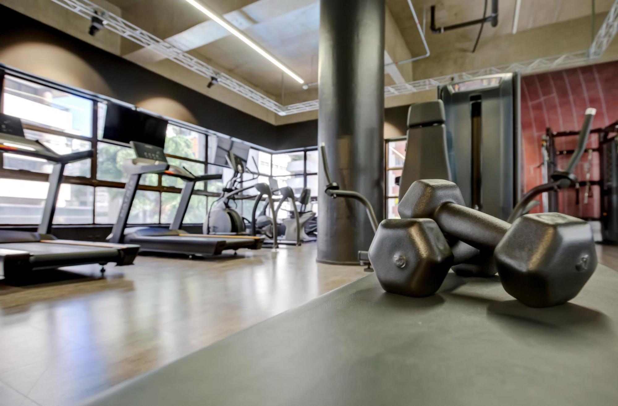 Radisson Sao Paulo Paulista Hotel Kültér fotó The gym at the hotel
