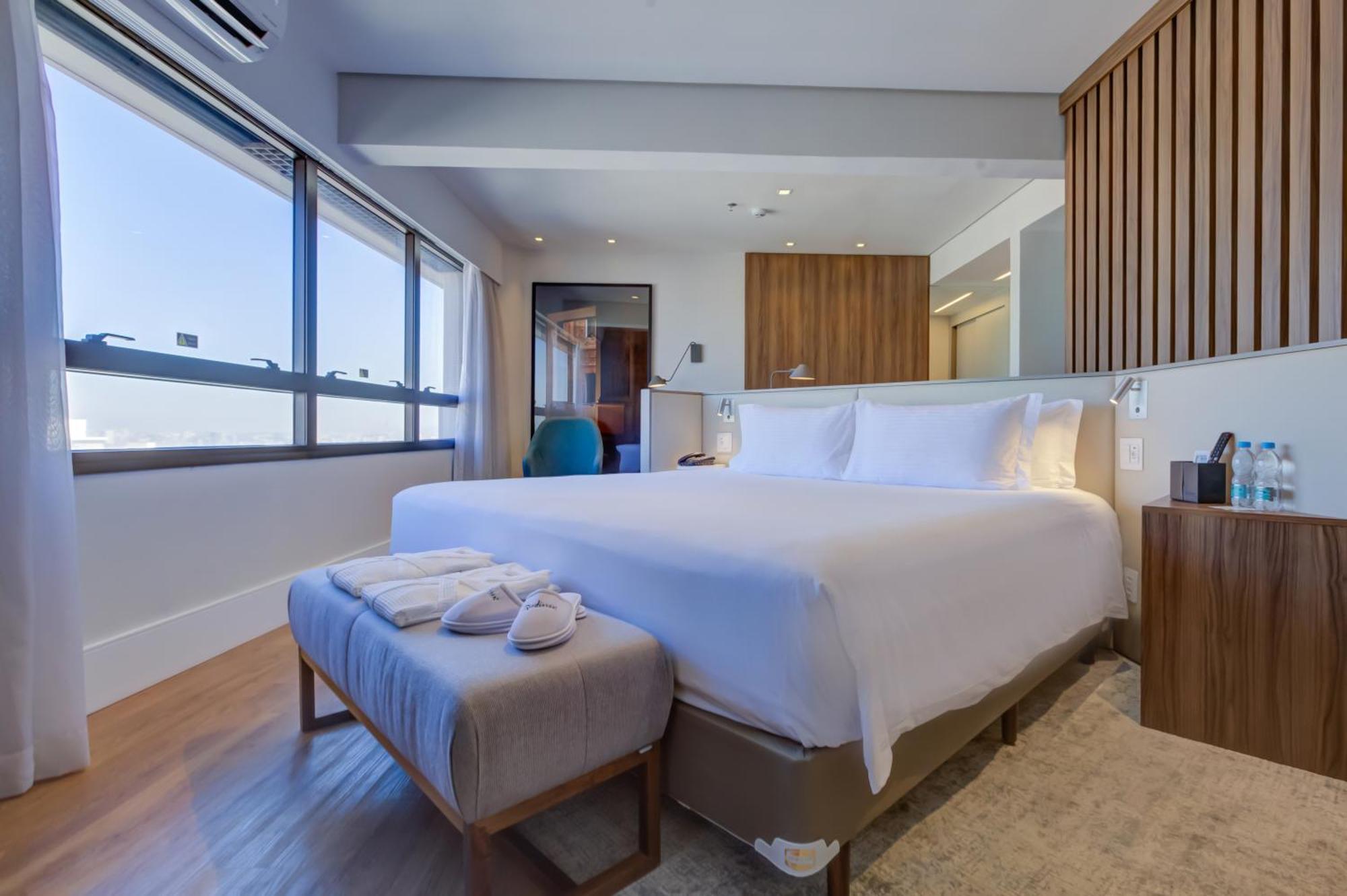 Radisson Sao Paulo Paulista Hotel Kültér fotó A bedroom at the hotel