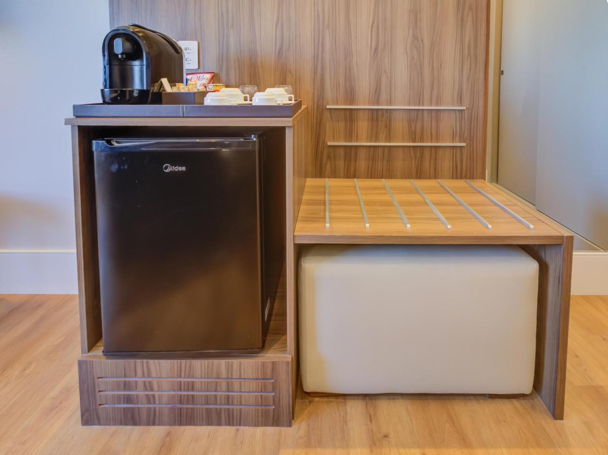 Radisson Sao Paulo Paulista Hotel Kültér fotó A small refrigerator in a hotel room