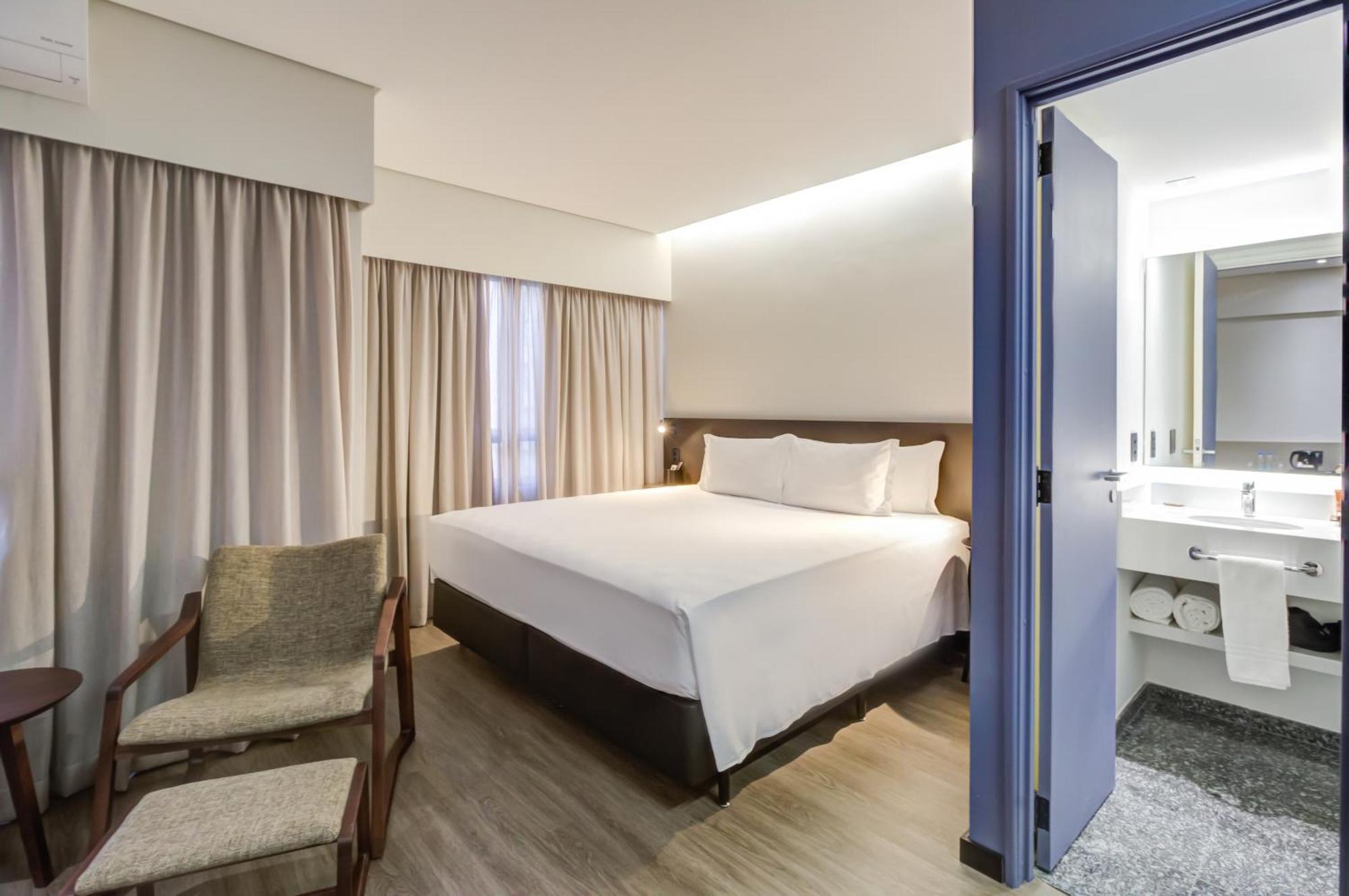 Radisson Sao Paulo Paulista Hotel Kültér fotó A bedroom at the hotel